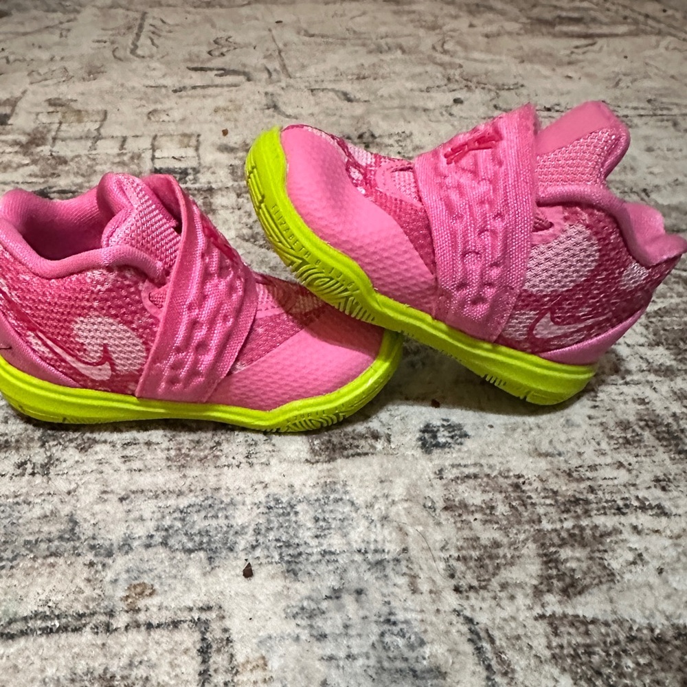 Nike Kyrie Patrick Star infant shoes